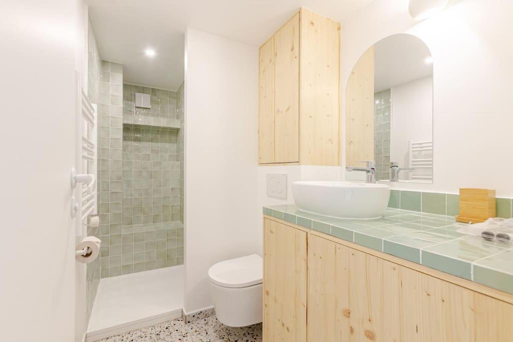Charming Ideally Located In Paris, 9th Parijs