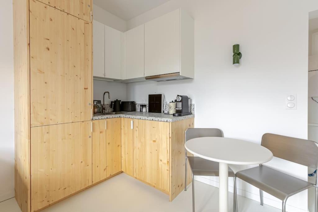 Charming Ideally Located In Paris, 9th * Parijs